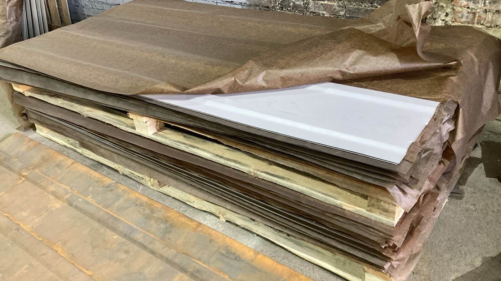 Листы гофрированные для обшивки вагонов, одноцветные фото 1